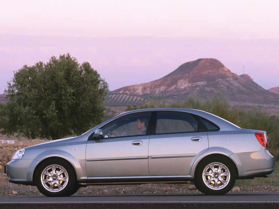  Daewoo Nubira Sedan 2003 года  (фото 9 из 16)